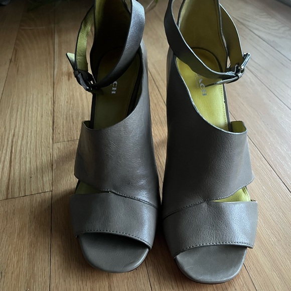 Coach Grey Heel - Picture 3 of 5